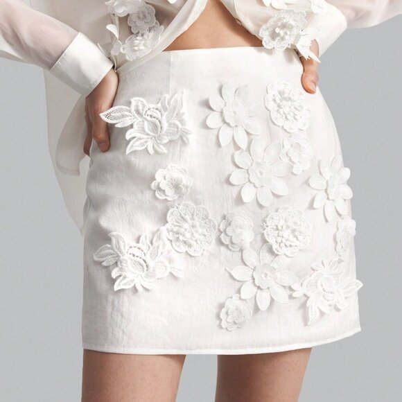 White Casual Women's Floral Applique Detail Solid Skirt - Picture 4 of 6